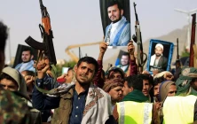 مصادر: إيران توافق على وقف تزويد الحوثيين بالسلاح