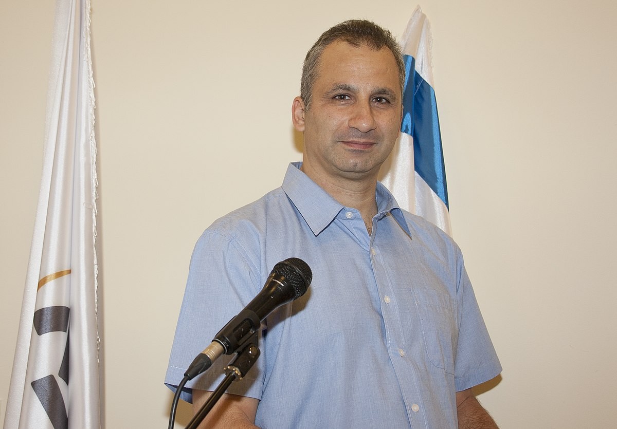 الصحفي الإسرائيلي إيدي كوهين كشف عن الانقلاب قبل ثلاثة أيام من وقوعه