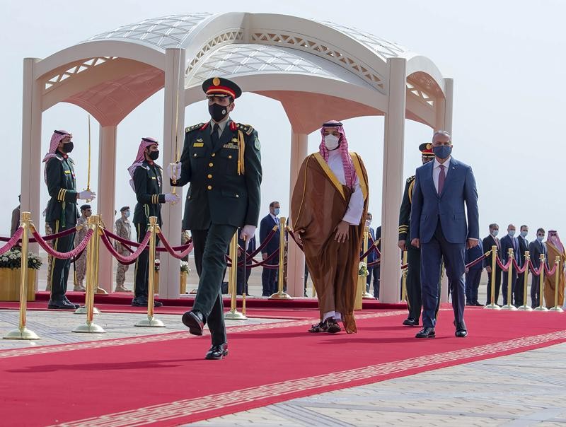 من زيارة مصطفى الكاظمي للملكة العربية السعودية واستقباله من ولي العهد محمد بن سلمان في 31 مارس