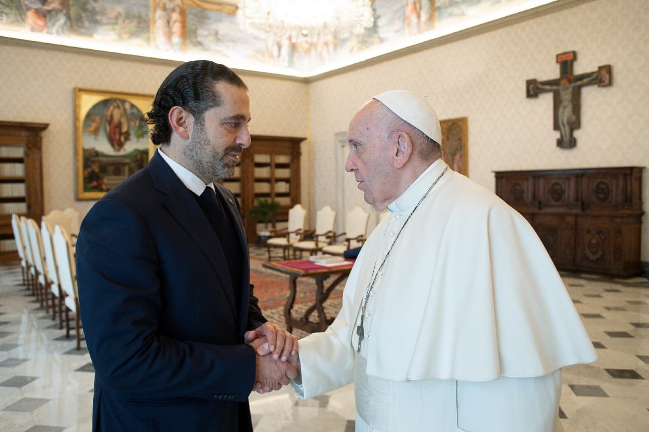 بابا الفاتيكان فرانسيس ورئيس الحكومة اللبنانية المكلف سعد الحريري (تويتر)