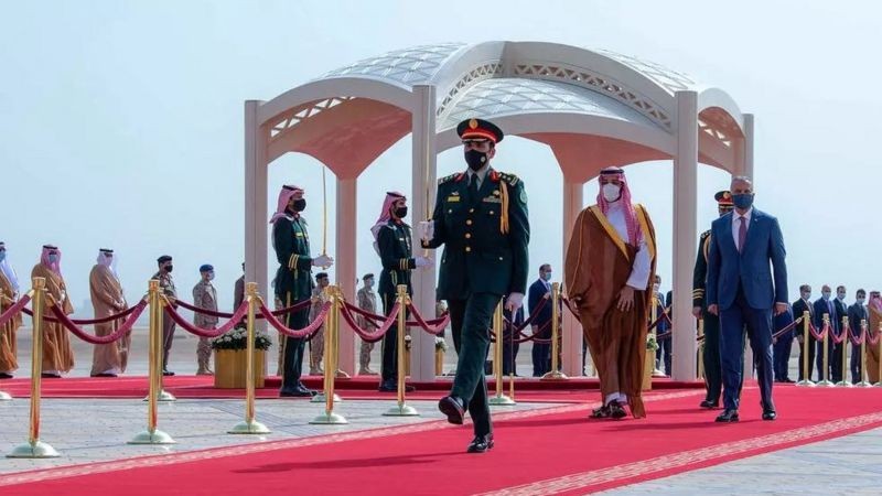ولي العهد السعودي محمد بن سلمان يستقبل رئيس الوزراء العراقي مصطفى الكاظمي في الرياض