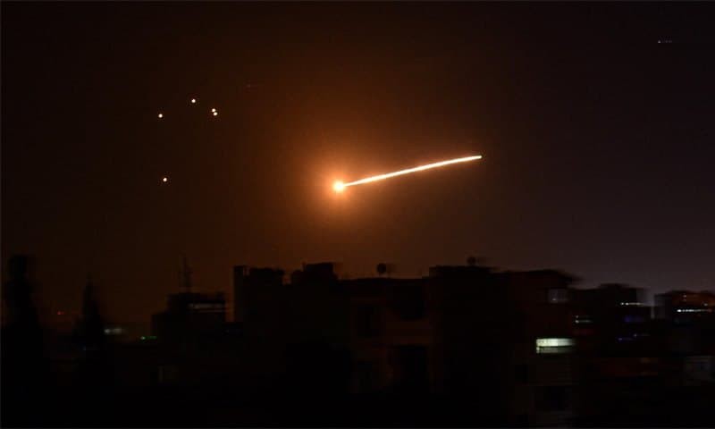 وكالة أنباء النظام السوري "سانا" قالت إن قصفا بطائرة مروحية استهدف موقعا في القنيطرة (جنوب سوريا)