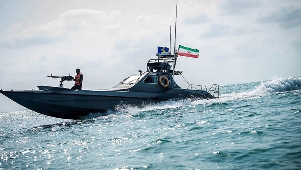 زوراق حربية تابعة للحرس الثوري الإيراني في مياه الخليج العربي