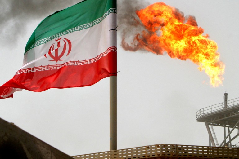إيران تصدر مئات الآلاف من براميل النفط يوميا إلى العديد من الدول أبرزها الصين وسوريا