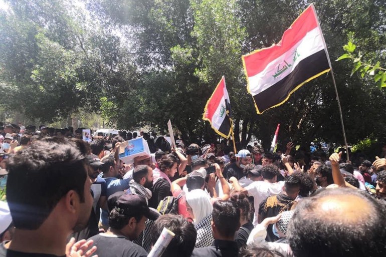 وصل آلاف من المتظاهرين العراقيين إلى ساحة التحرير الواقعة وسط بغداد