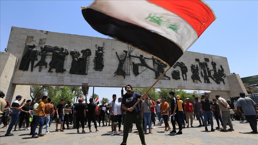 قوات الأمن العراقية قتلت متظاهرا وأصابت 13 آخرين بمظاهرة ساحة التحرير يوم الثلاثاء