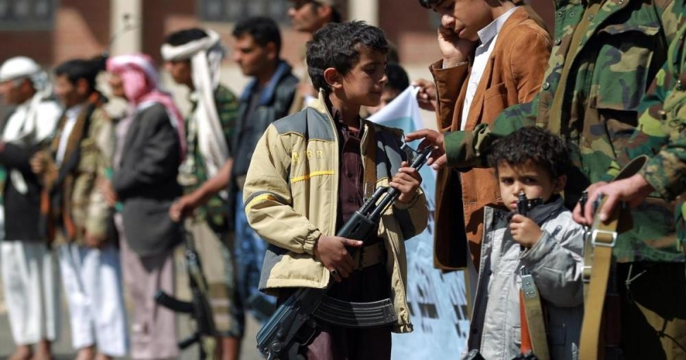 وزير الإعلام اليمني معمر الإرياني حذر من عمليات الإبادة الجماعية التي ترتكبها ميليشا الحوثي عبر تجنيد الأطفال