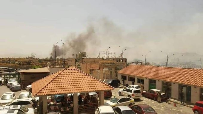 الانفجار طال مقر معسكر الفرقة الأولى مدرع في صنعاء