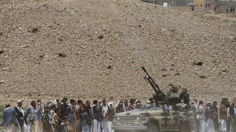 الجيش اليمني قال إن طيران تحالف دعم الشرعية استهدف تعزيزات تابعة لمليشيات الحوثي شمال غرب مأرب