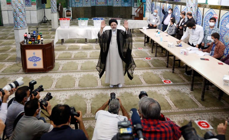 المرشح المحافظ المتشدد إبراهيم رئيسي للانتخابات الرئاسية في إيران حصل على 62 بالمئة من أصوات المقترعين