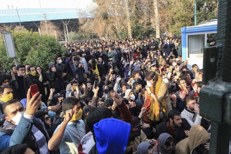 نزل المتظاهرون الغاضبون إلى الشوارع في إيران بسبب شح المياه