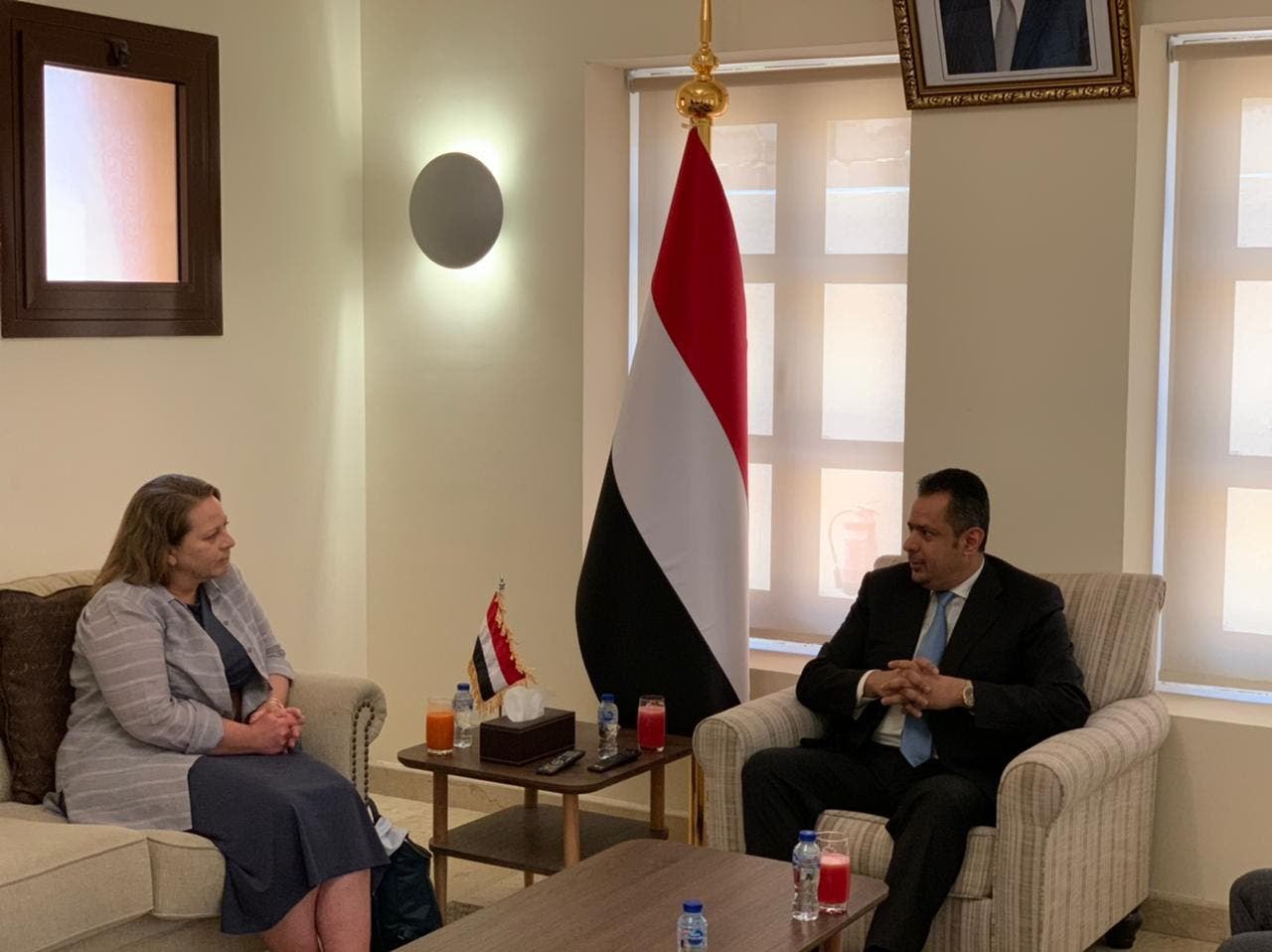 التقى معين عبدالملك في الرياض القائمة بأعمال السفارة الأمريكية لدى اليمن كاثرين ويستلي