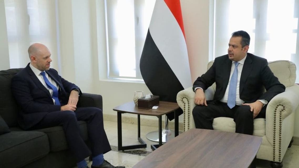 معين عبدالملك خلال لقائه السفير البريطاني الجديد لدى اليمن ريتشارد أوبنهايم