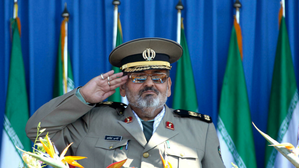 شغل فيروز آبادي منصب قائد أركان الجيش الإيراني على مدى 27 عاما، من 1989 حتى 2016