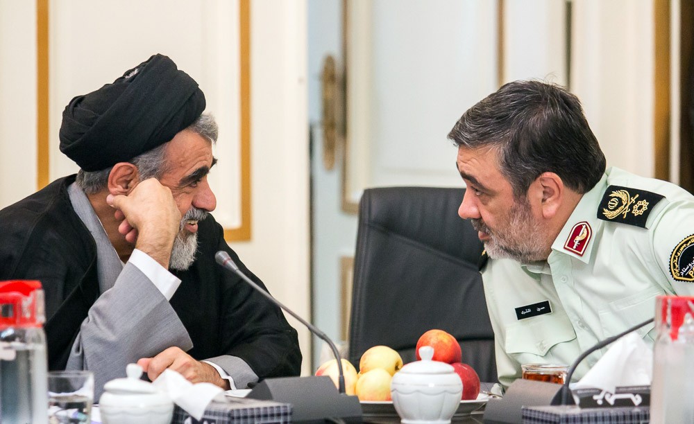 يعرف "أحمد زرغر" بأنه واحد من بين أكثر القضاة في إيران انتهاكا لكافة القوانين وحقوق الإنسان ومعاييرها، وقد اشتهر بولعه بإصدار أحكام الإعدام بحق المعارضين والنشطاء السياسيين