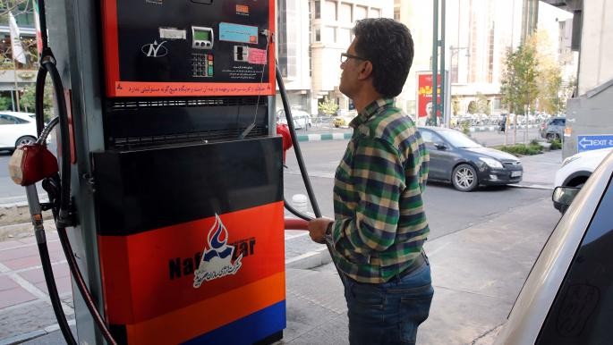 بدأ مواطنون إيرانيون من أنحاء البلاد يشكون على شبكات التواصل الاجتماعي من تعطل توزيع الوقود في المحطات