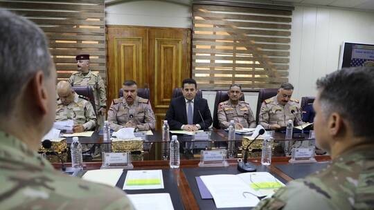 حضر الجلسة معاون رئيس أركان الجيش العراقي وقادة الأسلحة (البرية - الجوية - الدفاع الجوي - طيران الجيش - القوة البحرية) ومدير الاستخبارات العسكرية وممثل وزارة البيشمركة