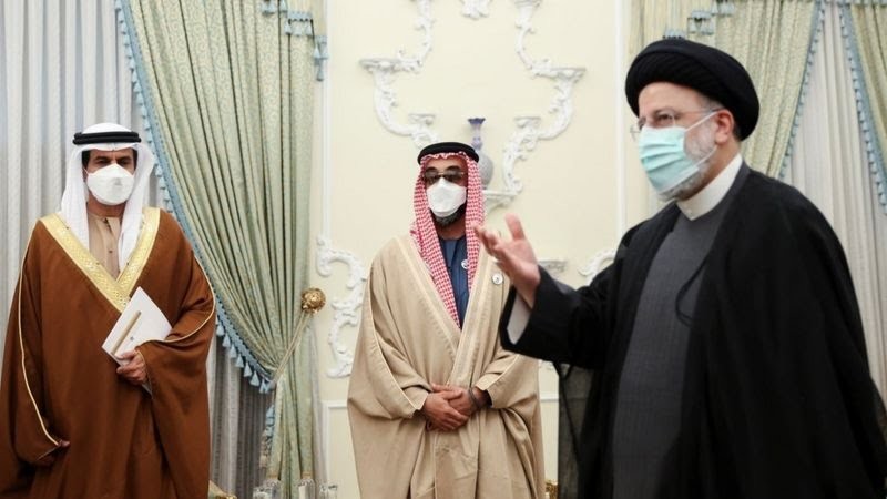التقى طحنون بن زايد في طهران خلال هذه الزيارة الرئيس الإيراني إبراهيم رئيسي