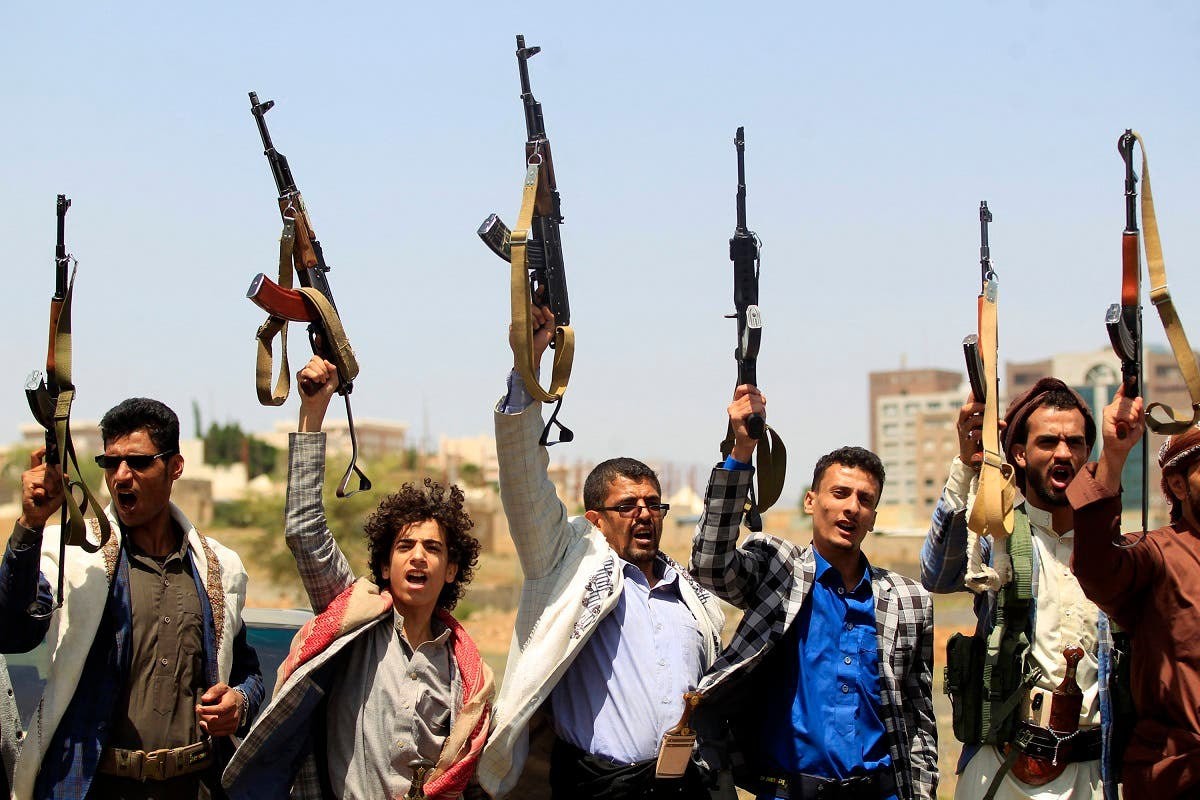 الحوثيون يستخدمون موانئ اليمن في الحديدة، والصليف، ورأس عيسى لأغراض عسكرية، وحولوها إلى مخازن وورش لتجميع الصواريخ الباليستية