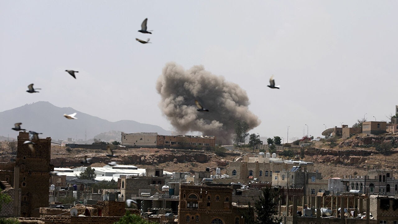 أفادت وسائل إعلام حوثية، بمقتل 4 على الأقل ونحو 5 جرحى في غارة لطائرات التحالف