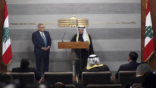 توجه وزير الخارجية اللبناني إلى الكويت للرد على قائمة الاقتراحات السياسية التي قدمتها دول الخليج للبنان لإنهاء الجمود بين الجانبين