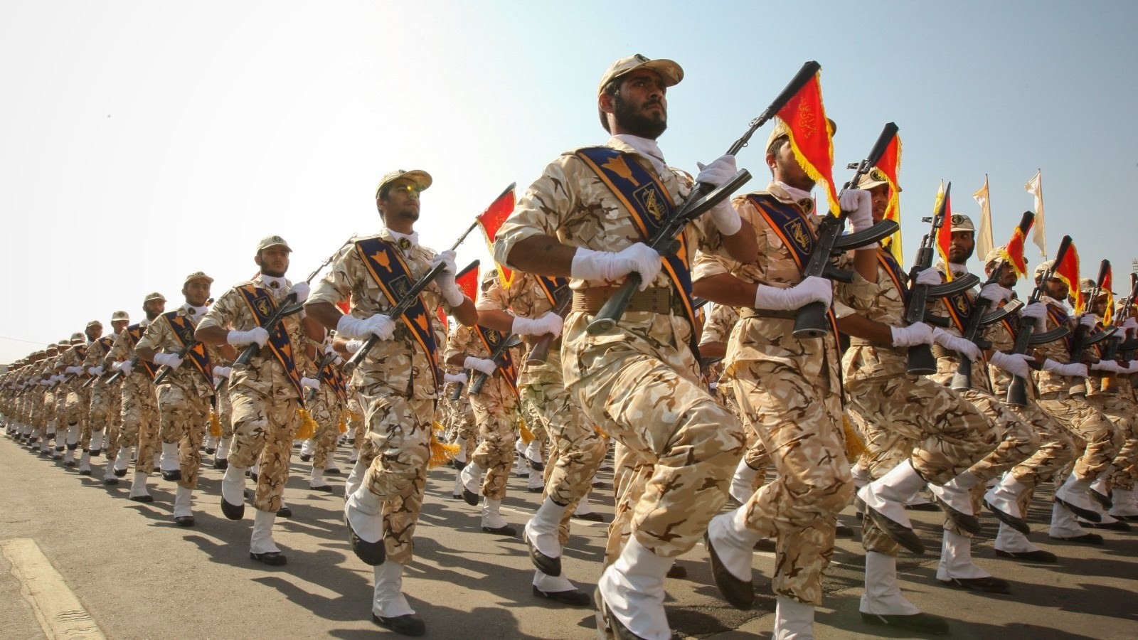 الحرس الثوري هو فصيل عسكري مسلح في إيران يدير إمبراطورية أعمال وميليشيات مسلحة أبرزها فيلق القدس -الذراع الخارجية للحرس الثوري-