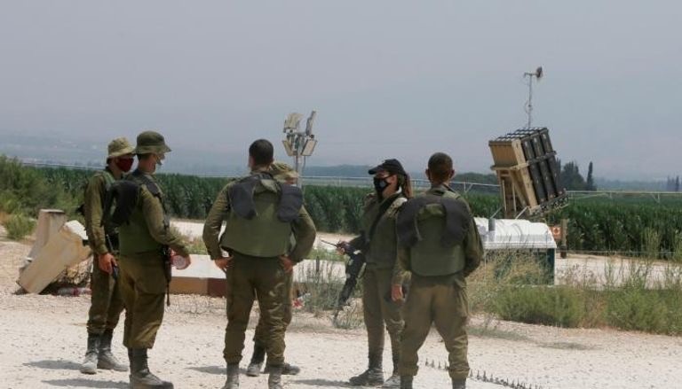الشرطة الإسرائيلية أعلنت عن العثور على حقيبة بداخلها 100 قنبلة يدوية وبندقيتان على الحدود مع لبنان