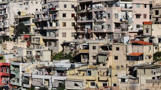 الأعمال المدمرة للقادة السياسيين والماليين في لبنان هي ما دفعت معظم سكان البلاد إلى الفقر