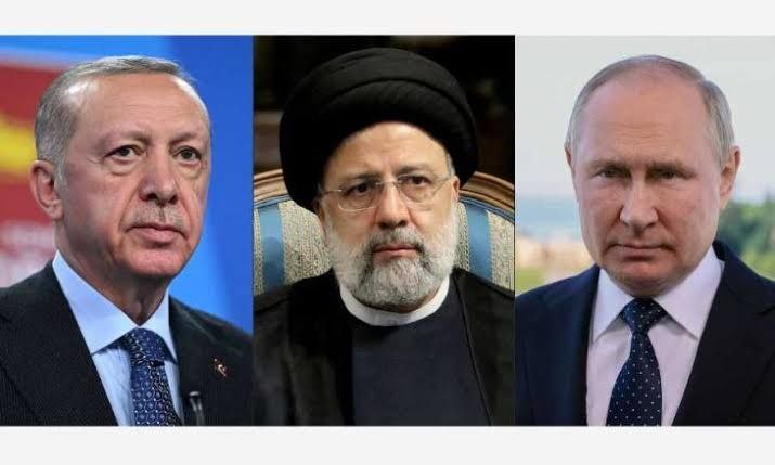 الرئيس الروسي فلاديمير بوتين والرئيس الإيراني إبراهيم رئيسي والرئيس التركي رجب طيب أردوغان