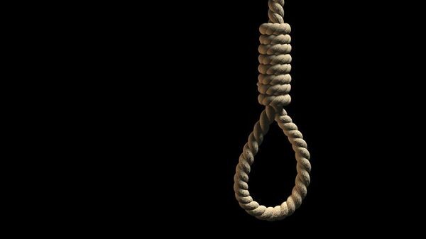 إيران نفذت أول عملية إعدام علنية منذ أكثر من عامين عبر شنق رجل أدين بقتل شرطي
