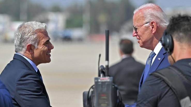 الرئيس الأمريكي جو بايدن ورئيس الوزراء الإسرائيلي يائير لابيد