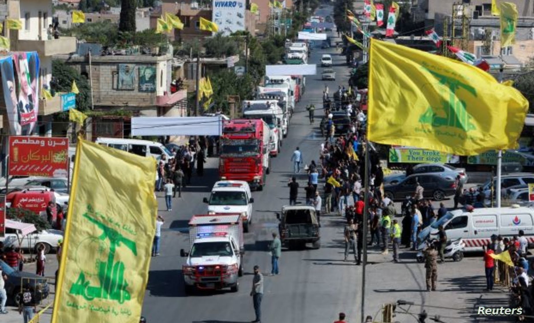 العام الماضي أرسلت إيران الوقود إلى حزب الله الذي تصنفه الولايات المتحدة وبعض الدول الغربية الأخرى منظمة إرهابية وشحن الوقود إلى سوريا ثم نقله إلى لبنان