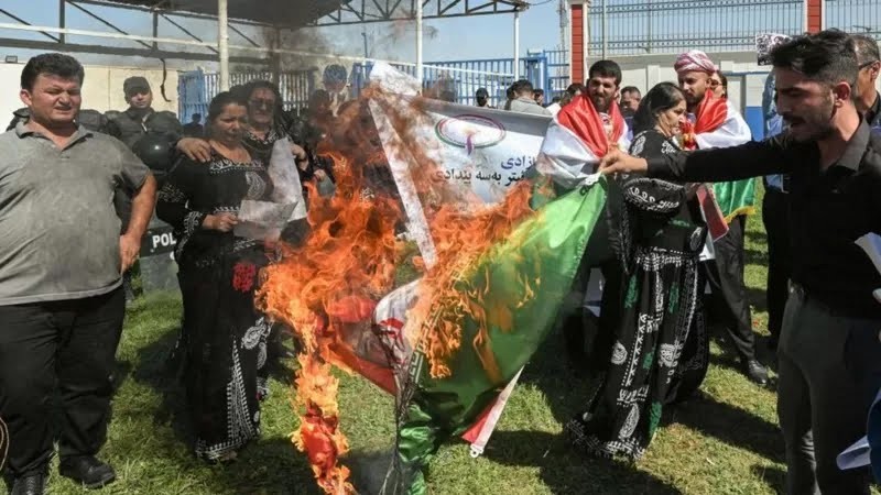امتدت المظاهرات المناهضة للنظام الإيراني إلى أكثر من 150 مدينة وبلدة في جميع أنحاء إيران