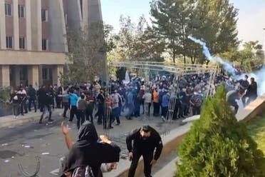 السلطات الإيرانية شددت حملات القمع والاعتقالات بحق الناشطين والصحافيين