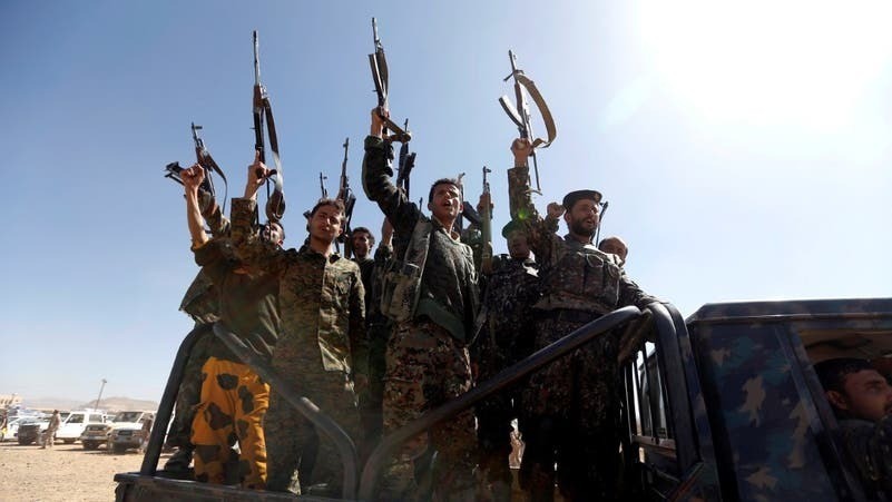 أقدم الحوثيون على اعتقال عشرات الشبان عند نقاط تفتيش قابعة بين مناطق سيطرتهم ومناطق سيطرة الحكومة
