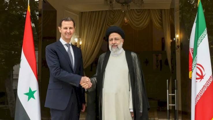 الرئيس الإيراني إبراهيم رئيسي يلتقي رأس النظام في سوريا بشار الأسد