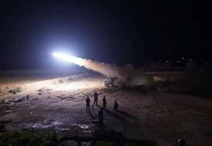هجوم بعشرة صواريخ استهدف قاعدة "القرية الخضراء" في دير الزور شرقي سوريا