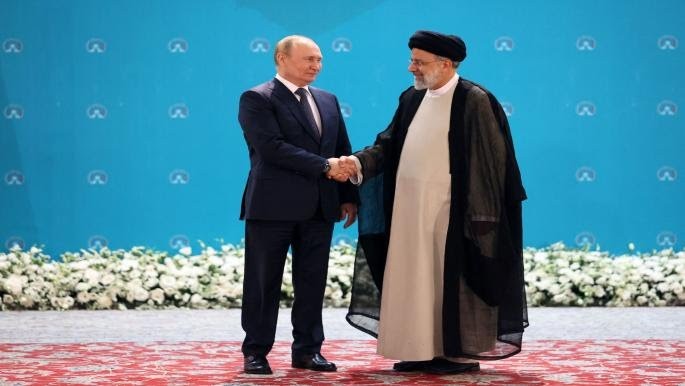 الرئيس الروسي فلاديمير بوتين ونظيره الإيراني ابراهيم رئيسي
