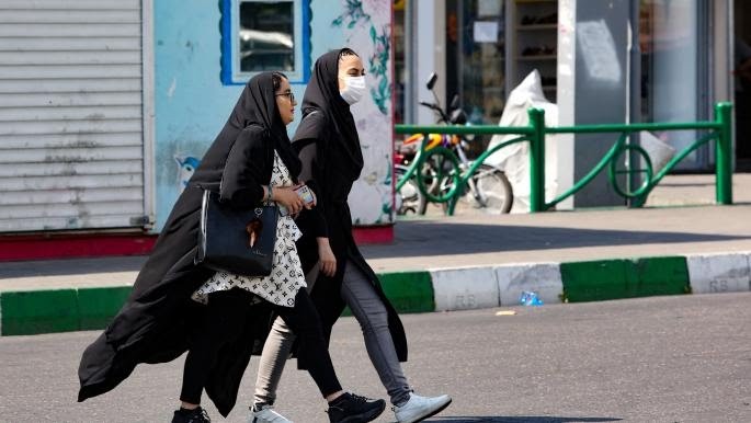 بدأت الحكومة تتخذ أساليب ضغط جديدة للحد من تحدي النساء الإيرانيات للنظام عبر خلع الحجاب