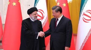 صحيفة "وول ستريت جورنال" قالت إن التحالفات التي تبنيها طهران مع موسكو وبكين تثير قلقا في واشنطن