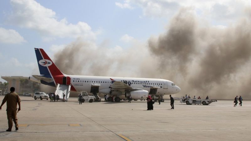 قصفت الميليشيا مطار عدن الدولي بالصواريخ الباليستية إيرانية الصنع قبل عام من اليوم